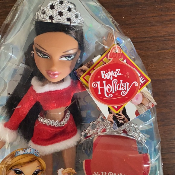 BRATZ Holiday Doll - Picture 3 of 6